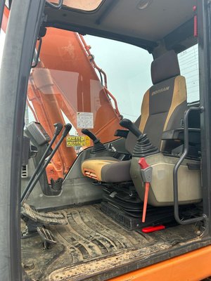 Pelle sur chenilles Doosan DX160 SLR