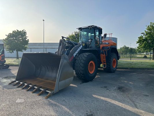 Chargeuse sur pneus Doosan DL480-7