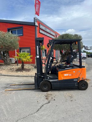 Chariot élévateur électrique - B16X 7