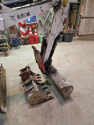 Mini pelle Bobcat E19