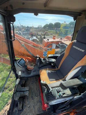 Pelle sur chenilles Doosan DX180LC-3