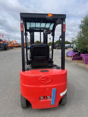 Chariot élévateur électrique EP Equipment EFL181