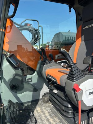 Pelle sur chenilles Doosan DX140LCR-5