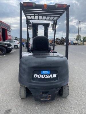 Chariot élévateur électrique Doosan B35X-5 PRO5
