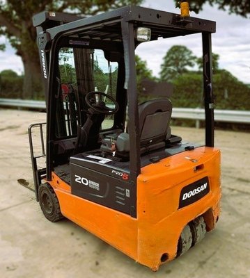 Chariot élévateur électrique Doosan B20T-5