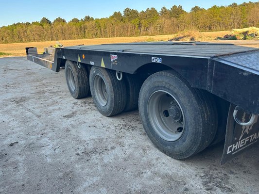 Remorque plateau Chieftain PLATEAU PORTE MATERIELS LL32V2