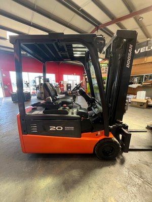 Chariot élévateur électrique Doosan B20T-5