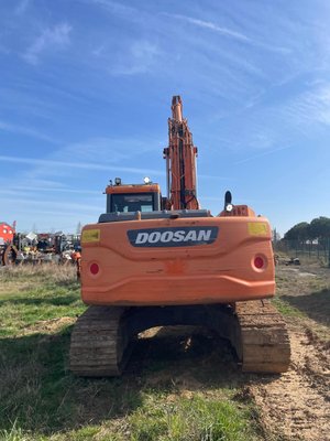 Pelle sur chenilles Doosan DX180LC-3