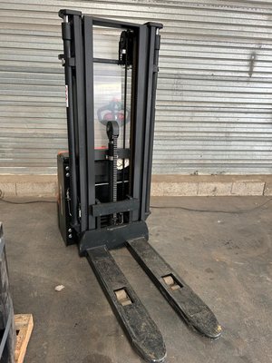 Gerbeur accompagnant Doosan BSL16N-7