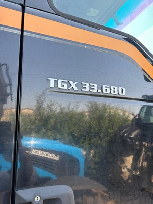 Camion plateau Man TXG 33.680