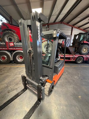 Chariot élévateur électrique Doosan B20T-5