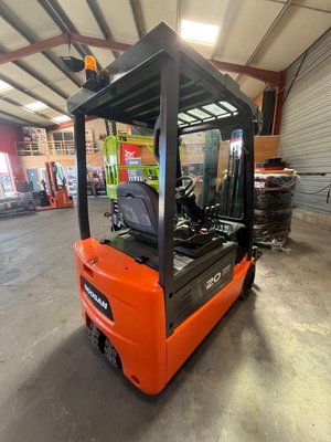 Chariot élévateur électrique Doosan B20T-5