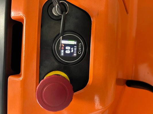 Gerbeur accompagnant Doosan BSL16N-7