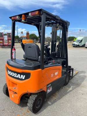 Chariot élévateur électrique Doosan B16X 7