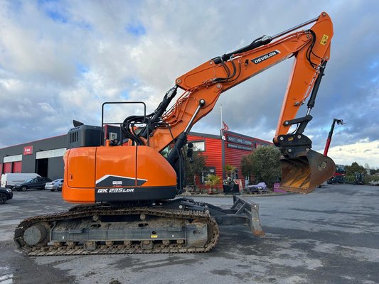 Pelle sur chenilles - DX235LCR-7