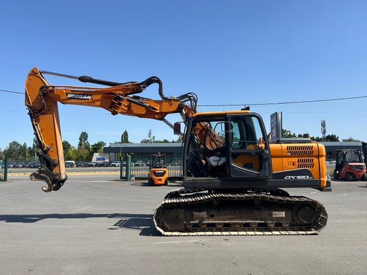 Pelle sur chenilles Doosan DX180LC-3