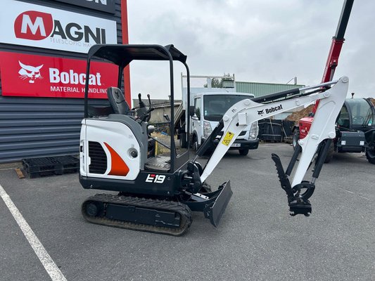 Mini pelle - E19