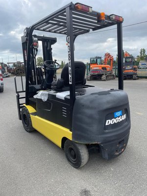 Chariot élévateur électrique Doosan B35X-5 PRO5