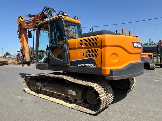 Pelle sur chenilles Doosan DX180LC-3