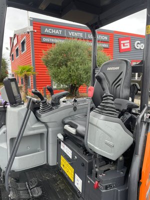 Mini pelle Doosan DX27Z-7