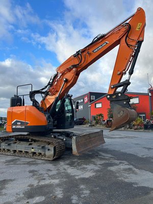 Pelle sur chenilles Develon DX235LCR-7
