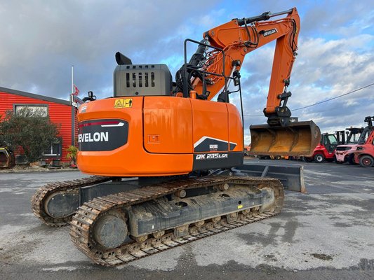 Pelle sur chenilles Develon DX235LCR-7
