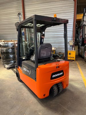 Chariot élévateur électrique Doosan B20T-5