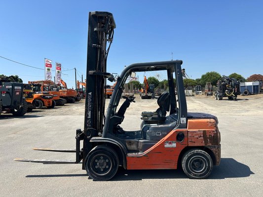 Chariot élévateur diesel Toyota 02-8FDF30