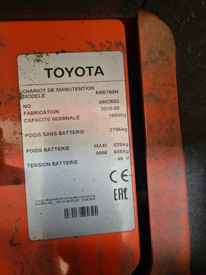 Chariot à mât rétractable multidirectionnel Toyota RRE160H