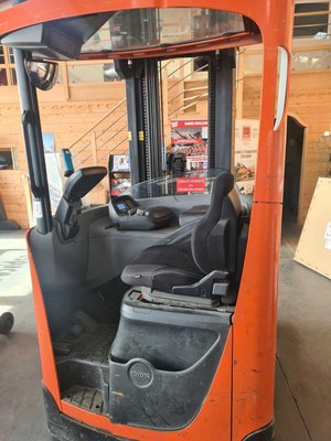 Chariot à mât rétractable multidirectionnel Toyota RRE160H